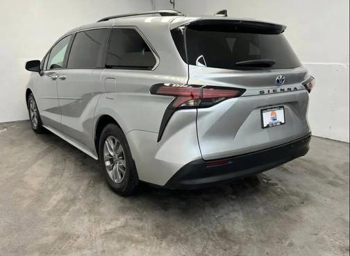 2022 Toyota Sienna XLE