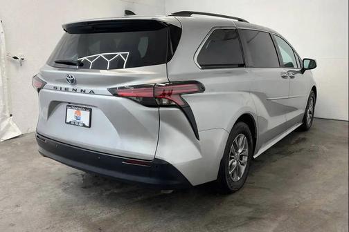 2022 Toyota Sienna XLE