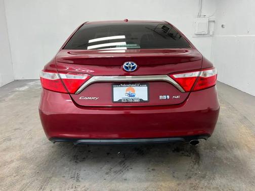 RED 2015 Toyota Camry Hybrid SE