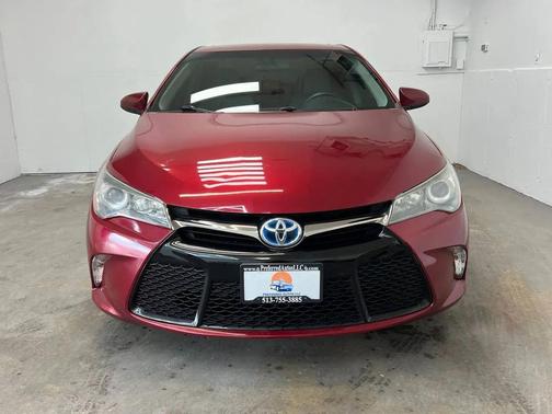 RED 2015 Toyota Camry Hybrid SE