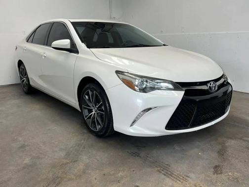 WHITE 2015 Toyota Camry XSE