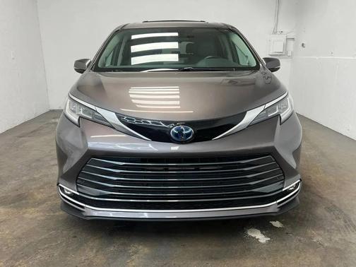 GRAY 2022 Toyota Sienna Limited 7-Passenger AWD