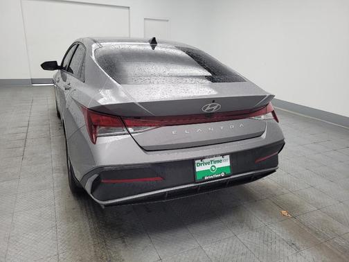 Fluid Metal 2024 Hyundai ELANTRA SEL