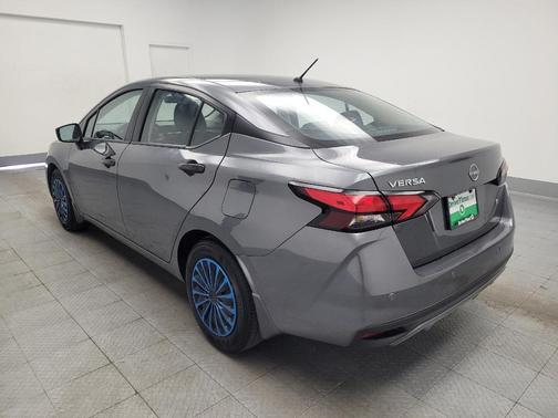 Gun Metallic 2025 Nissan Versa 1.6 S