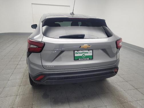 Sterling Gray Metallic 2024 Chevrolet Trax LS