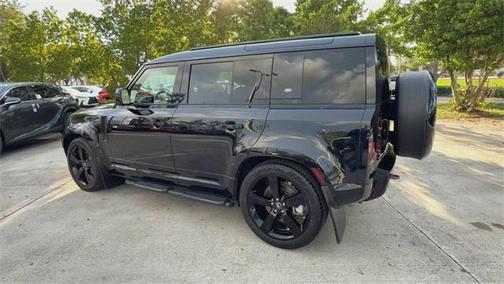 2024 Land Rover Defender 110 P400 X-Dynamic SE