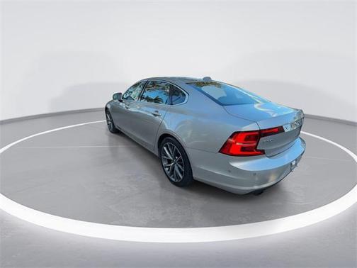 2018 Volvo S90 T5 Momentum