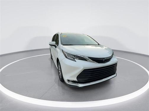 2022 Toyota Sienna XLE