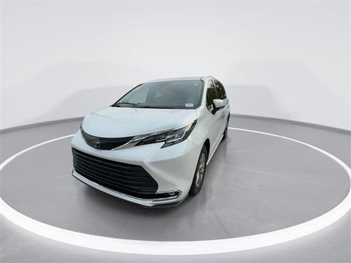 2022 Toyota Sienna XLE