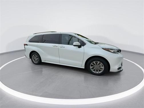 2022 Toyota Sienna XLE