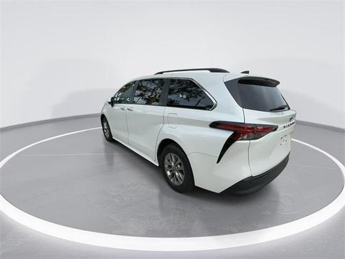 2022 Toyota Sienna XLE