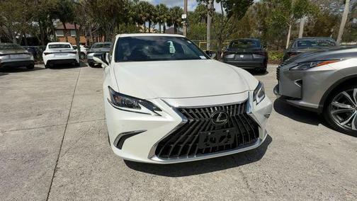 2025 Lexus ES 300h Luxury