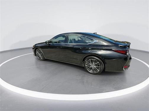 2025 Lexus ES 300h Base