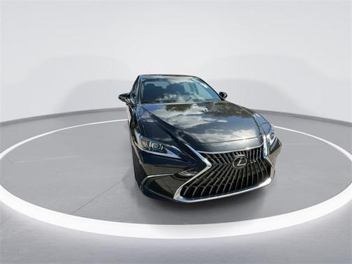 2025 Lexus ES 300h Base