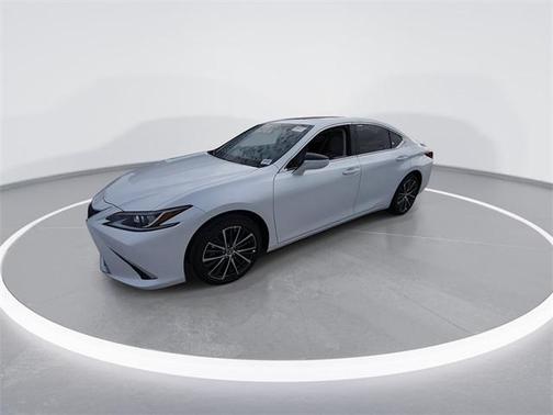 2025 Lexus ES 300h Base