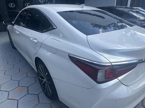 2023 Lexus ES 350 Base
