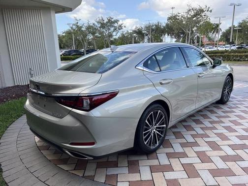 2022 Lexus ES 350 Base