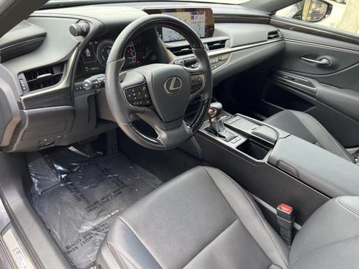 2019 Lexus ES 300h Luxury