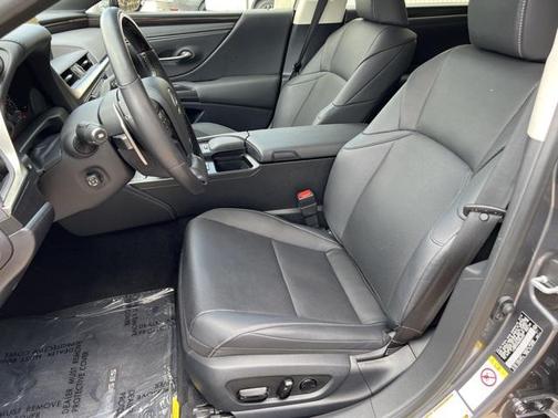 2019 Lexus ES 300h Luxury