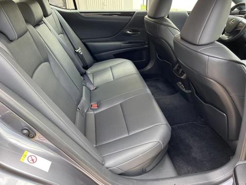 2019 Lexus ES 300h Luxury