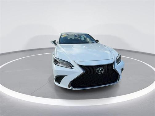 2024 Lexus ES 300h F SPORT Handling