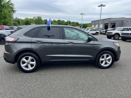 Magnetic Metallic 2017 Ford Edge SE