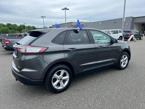 Magnetic Metallic 2017 Ford Edge SE