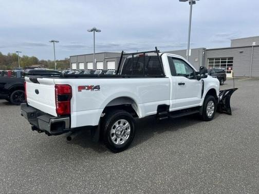 Oxford White 2023 Ford F-350 XLT
