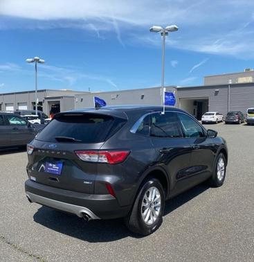 Magnetic Metallic 2020 Ford Escape SE