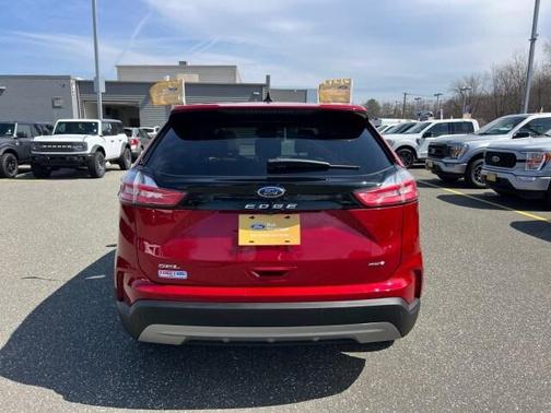 Rapid Red Metallic Tinted Clearcoat 2022 Ford Edge SEL