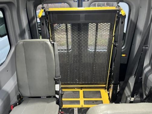 2018 Ford Transit-250 148 WB Medium Roof Cargo