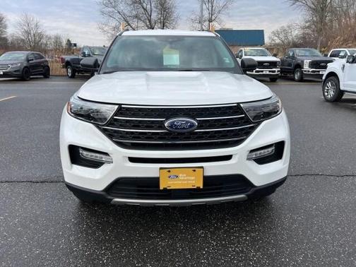 Star White 2022 Ford Explorer XLT