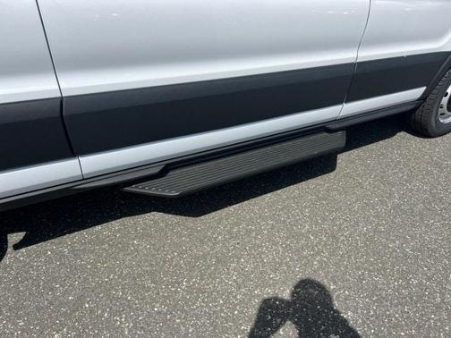 2025 Ford Transit-250 148 WB Medium Roof Cargo