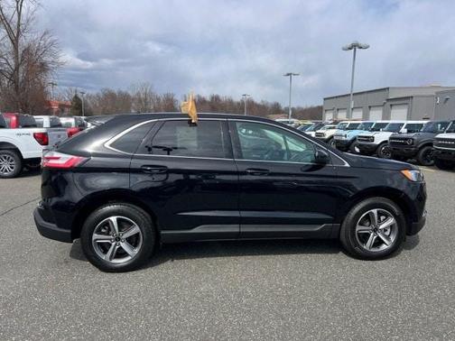 Agate Black Metallic 2023 Ford Edge SEL