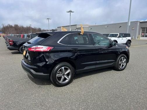 Agate Black Metallic 2023 Ford Edge SEL