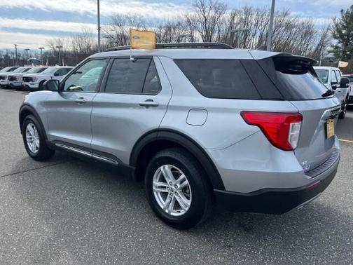 Iconic Silver Metallic 2022 Ford Explorer XLT