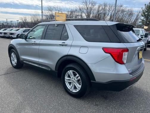 Iconic Silver Metallic 2022 Ford Explorer XLT