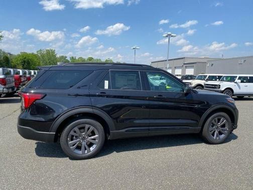 Agate Black Metallic 2026 Ford Explorer Active