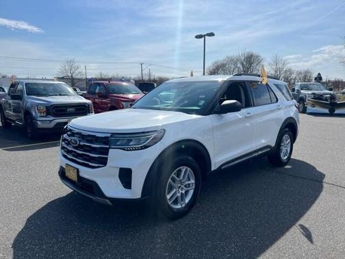 Star White 2025 Ford Explorer Active