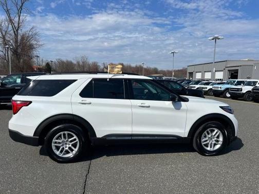 Star White 2025 Ford Explorer Active