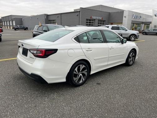 2022 Subaru Legacy 