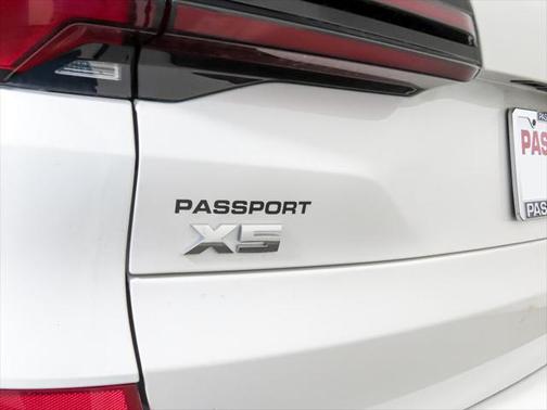 2025 BMW X5 M60i