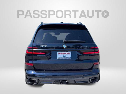 Carbon Black Metallic 2027 BMW X7 xDrive40i