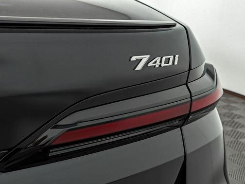 2026 BMW 740 i xDrive