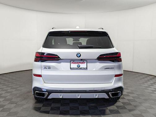 Mineral White Metallic 2025 BMW X5 xDrive40i