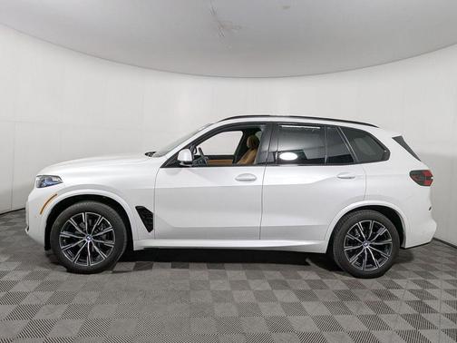 Mineral White Metallic 2025 BMW X5 xDrive40i