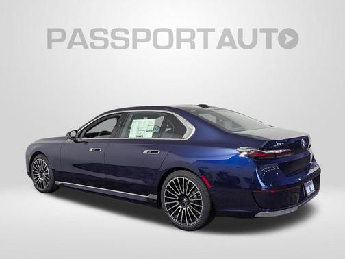Tanzanite Blue II Metallic 2026 BMW i7 xDrive60
