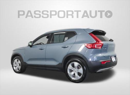 2022 Volvo XC40 T5 Momentum