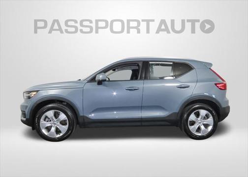 2022 Volvo XC40 T5 Momentum