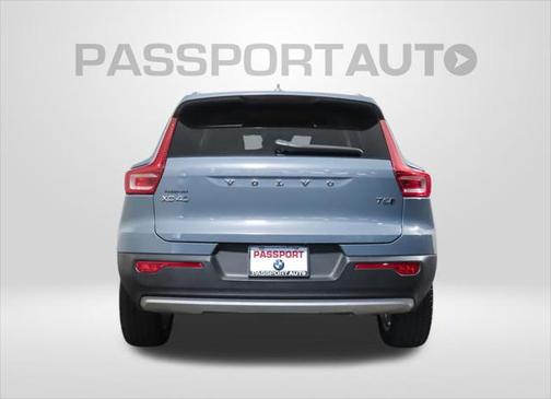 2022 Volvo XC40 T5 Momentum
